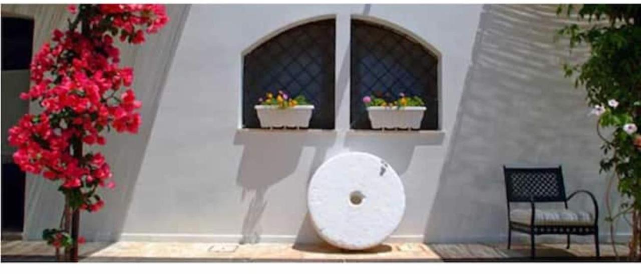 Room In Bb - Stunning Quadruple Room In Ancient Masseria Near The Sea In A Quiet Olive Trees オストゥーニ エクステリア 写真